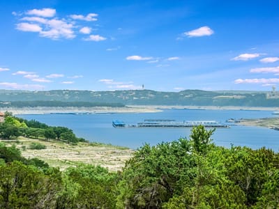 Living area at 18200 Cedar Sage Ct - Waterford On Lake Travis, Lago Vista, TX