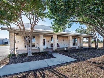 Living area at 1833 County Road 305 - 3 bed 2 bath home