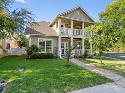 Living area at 1833 Thompson TRL - 3 bed 2 bath home