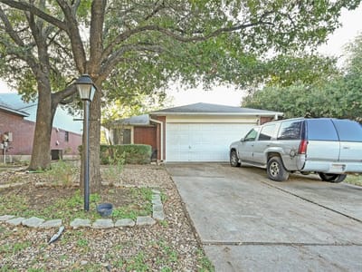 Living area at 1837 Friars Tale Ln - 3 bed 2 bath home