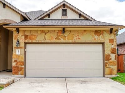 Living area at 184 Fort Cobb WAY - 4 bed 2 bath home
