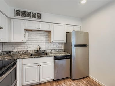 Property photo 5 at 1840 Burton DR Unit #208 - 1 bed 1 bath home