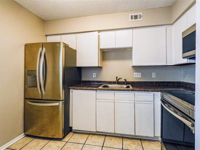Photo 5 of 20 at 1840 Burton DR Unit #227 - 1 bed 1 bath home