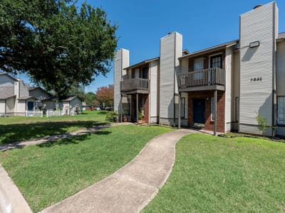 Living area at 1841 River Crossing CIR Unit #B - 2 bed 2 bath home