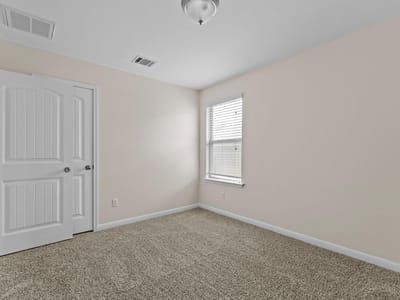 Property photo 3 at 185 Silver Maple DR - 4 bed 2 bath home