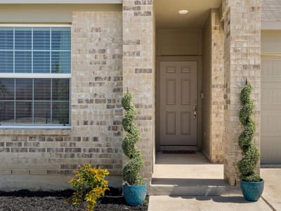 Property photo 3 at 185 Silver Springs BND - 3 bed 2 bath home