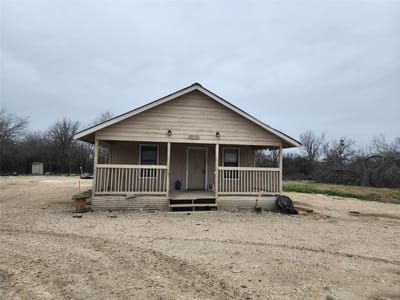 Living area at 18501 Blake Manor Rd - No, Manor, TX