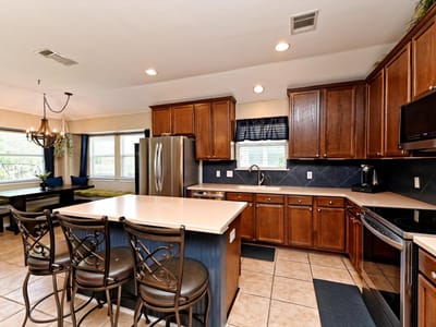 Living area at 18608 Royal Pointe DR - 3 bed 2 bath home