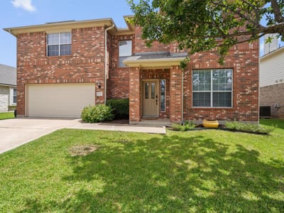Living area at 18612 Dry Brook LOOP - 4 bed 2 bath home