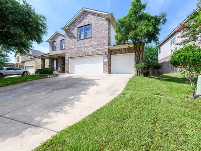 Living area at 18613 Falcon Pointe BLVD - 4 bed 2 bath home