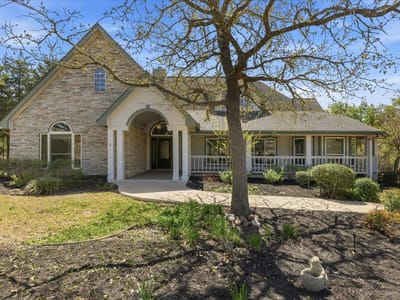 Living area at 187 Stephen F Austin Blvd - 3 bed 2 bath home