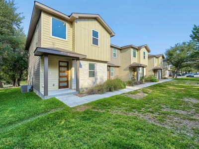 Property photo 2 at 18800 Hogan CIR Unit #107 - 3 bed 2 bath home