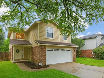 Living area at 1888 Wallin LOOP - 3 bed 2 bath home