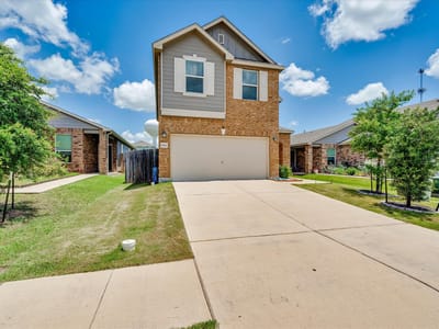 Living area at 18920 Lady Bird Johnson ST - 3 bed 2 bath home