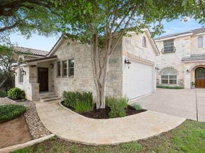 Living area at 19 Swiftwater Trl - 5 bed 4 bath home