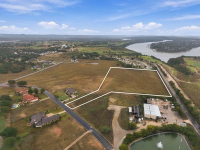 Photo 4 of 10 at 1901 Ballinger DR - Spicewood, Spicewood, TX