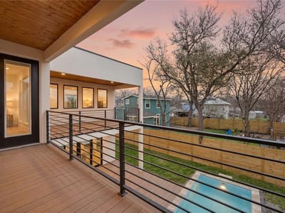 Living area at 1901 W Saint Johns Ave - 5 bed 5 bath home