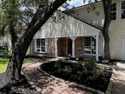 Living area at 1903 Lime Rock DR - 5 bed 3 bath home