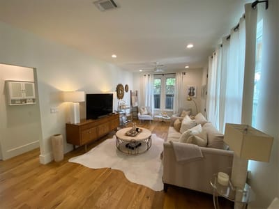 Living area at 1903 W 30th ST Unit #B - 2 bed 1 bath home