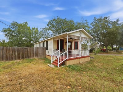 Photo 2 of 26 at 1904 Dreyer LN - 2 bed 1 bath home