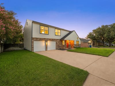 Property photo 2 at 1904 Oakridge DR - 3 bed 2 bath home