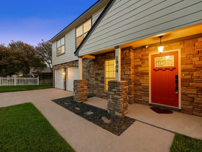 Property photo 3 at 1904 Oakridge DR - 3 bed 2 bath home