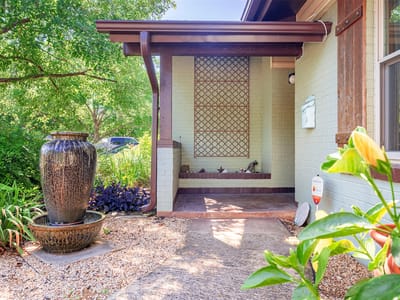 Living area at 1905 Vallejo ST - 3 bed 2 bath home