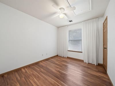 Bathroom at 1906 B Garden St Unit #B - 2 bed 1 bath home