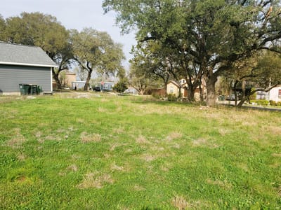 Living area at 1906 Crazyhorse PASS - Apache Shores Sec 05, Austin, TX