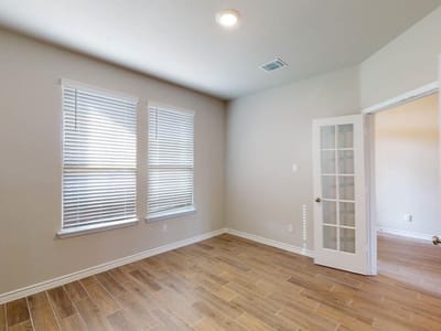 Photo 5 of 37 at 1907 Emery Ave - 5 bed 3 bath home