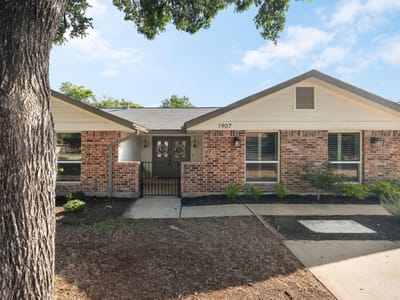 Primary bedroom at 1907 Northwest BLVD - 3 bed 2 bath home