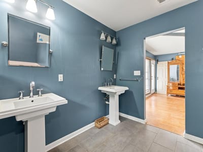 Photo 5 of 39 at 1907 Paige ST - 4 bed 2 bath home