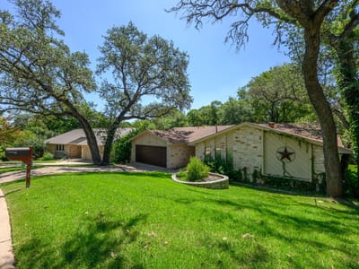 Property photo 2 at 1907 Stoneridge RD - 4 bed 2 bath home