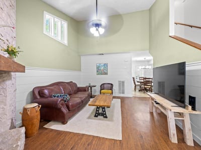 Primary bedroom at 1910 Mirabeau ST - 3 bed 2 bath home