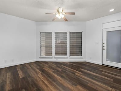Living area at 1910 Robbins Pl Unit #103 - 1 bed 1 bath home