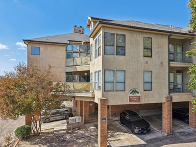 Living area at 1910 Robbins Pl Unit #301 - 2 bed 2 bath home