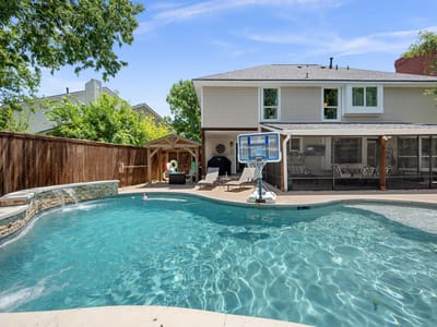 Living area at 1910 Springwater DR - 4 bed 2 bath home