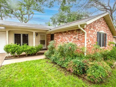 Primary bedroom at 1912 Parkside Ln - 3 bed 2 bath home