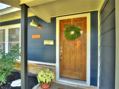 Living area at 1913 Cullen Ave - 3 bed 2 bath home