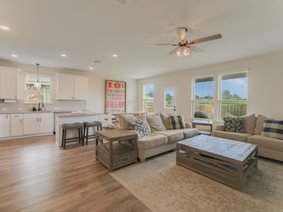Living area at 1915 T H Johnson DR - 3 bed 2 bath home