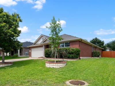 Living area at 1916 Shaker TRL - 3 bed 2 bath home