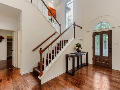 Living area at 1918 Lakeway Blvd - 5 bed 3 bath home