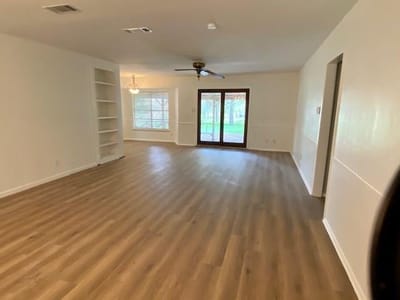 Property photo 3 at 1922 Parkside Ln - 4 bed 2 bath home