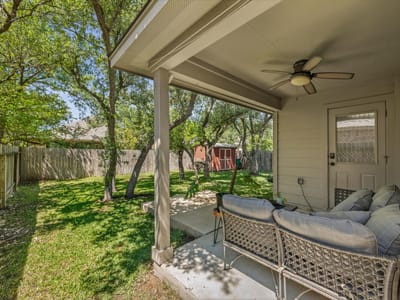 Living area at 1923 Barnett DR - 4 bed 2 bath home