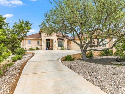 Living area at 1930 Rothschild - 3 bed 3 bath home