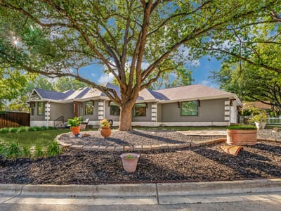 Living area at 1933 Squire Circle - 3 bed 2 bath home