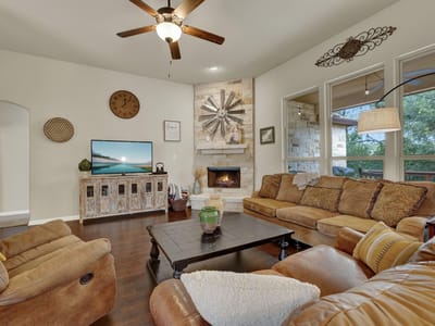 Property photo 4 at 1937 Hunters Cv - 4 bed 3 bath home