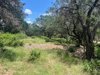Living area at 19508 Timberline DR - Edgewater Beach Sec 02, Spicewood, TX