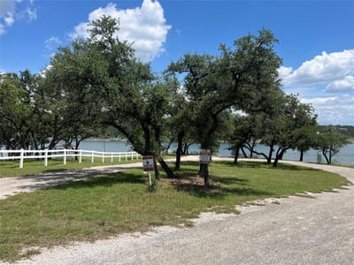 Bathroom at 19508 Timberline DR - Edgewater Beach Sec 02, Spicewood, TX