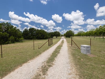 Property photo 5 at 1959 County Road 200 - 4 bed 2 bath home